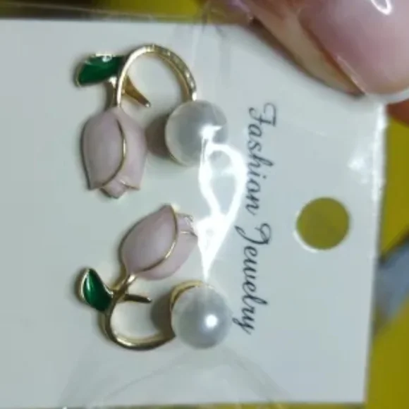 French Roses Earrings - Picture 6 of 9